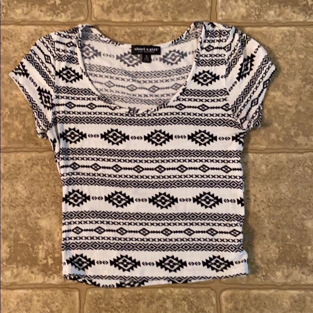 Tribal Print Short Sleeve Crop Top